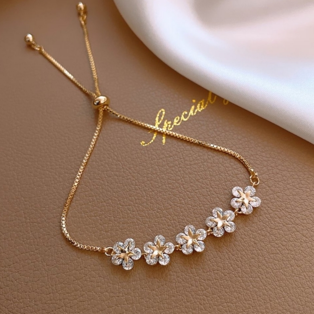 NEW Gold diamond flower adjustable bracelet - Picture 8 of 8